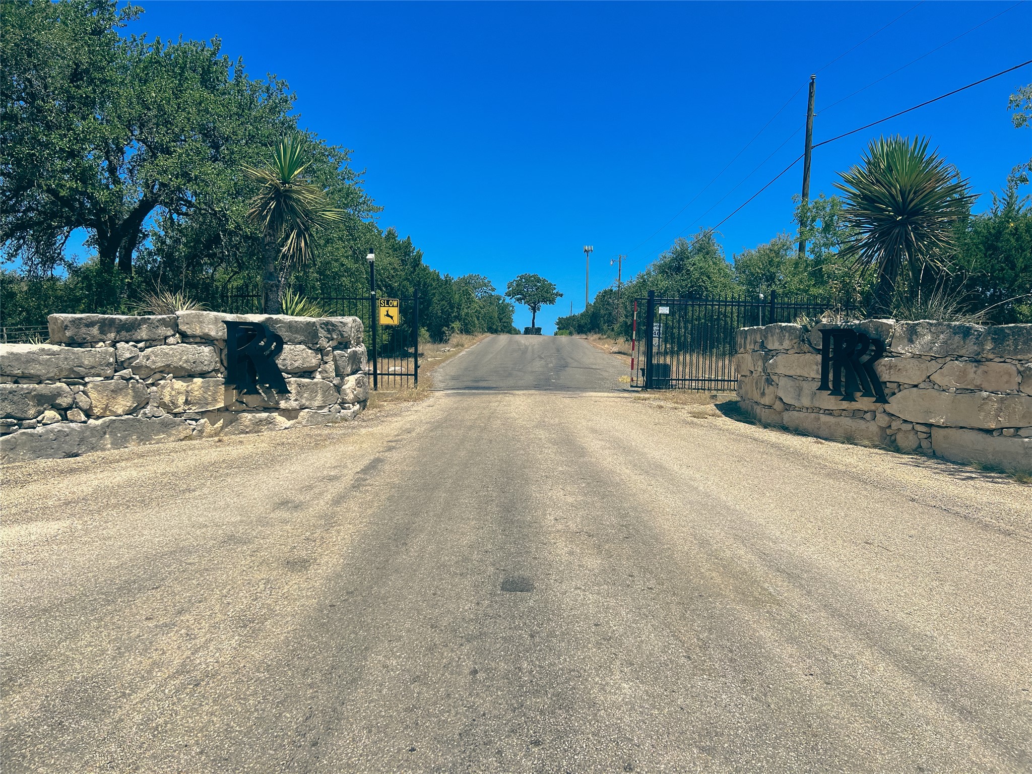 303 Hi-Ridge Road Killeen, TX 76549 - Photo 7 of 12 a view of backyard with a table and chairs with wooden fence