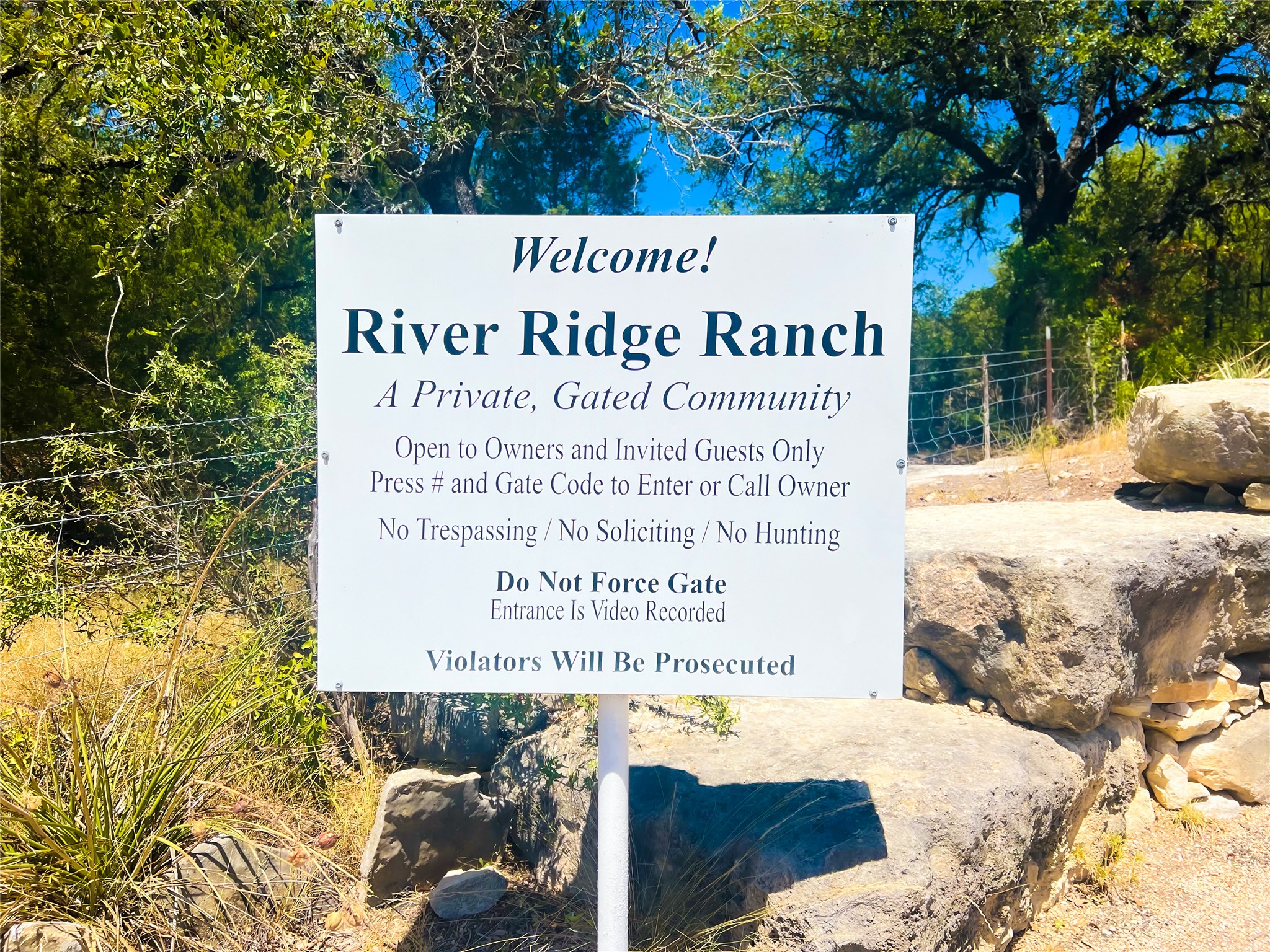 303 Hi-Ridge Road Killeen, TX 76549 - Photo 8 of 12 a sign on the wall of a building