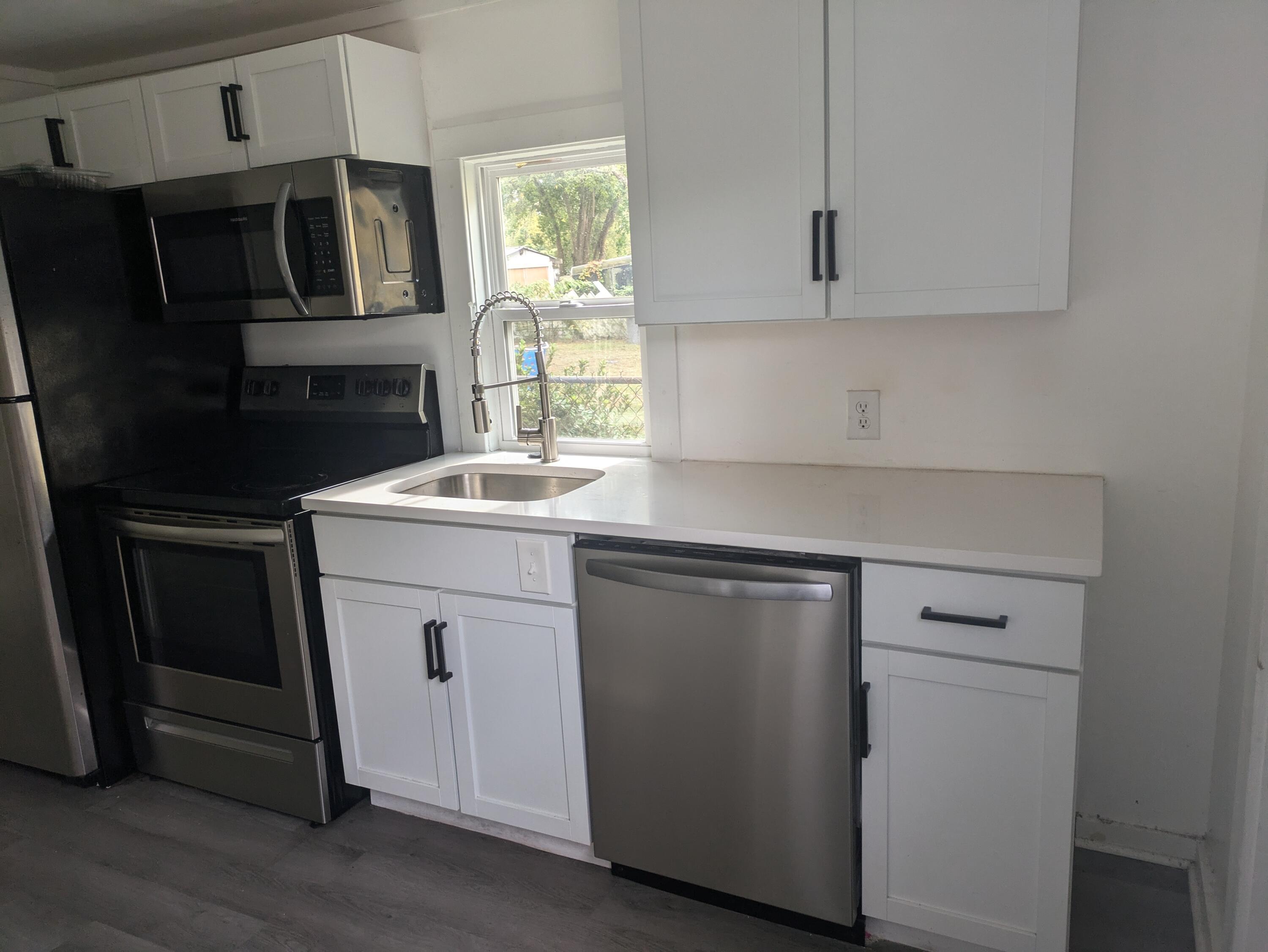 5470 Annette Street Charleston, SC 29406 - Photo 2 of 13 PXL_20241101_170046419