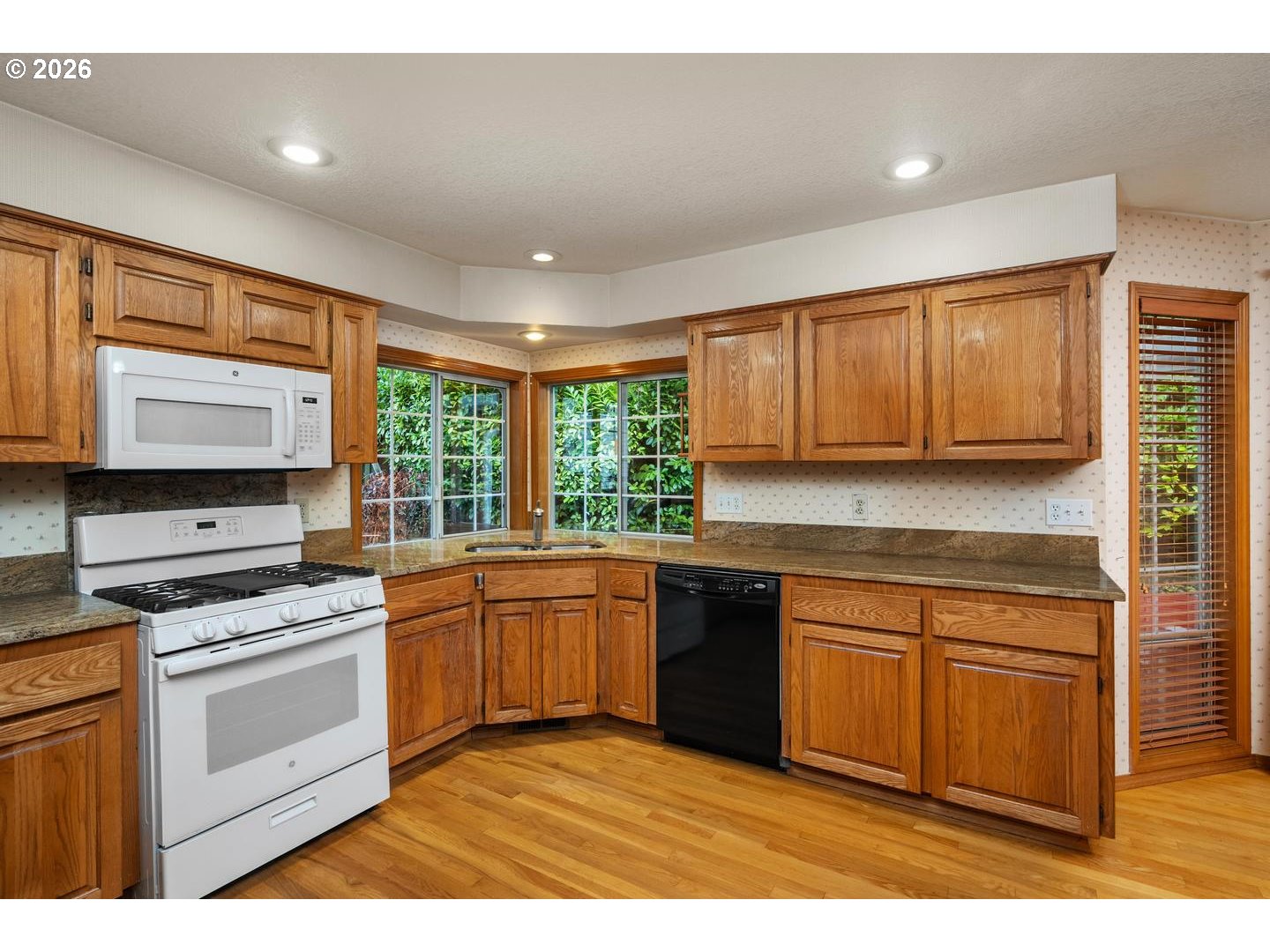 14155 Southwest 97th Place Portland, OR 97224 - Photo 12 of 40 Kitchen