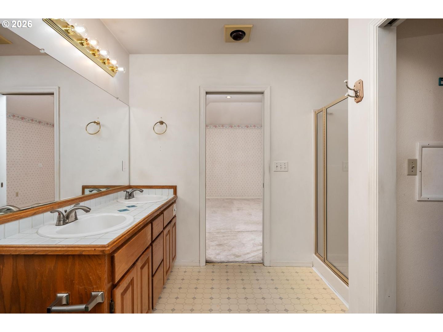 14155 Southwest 97th Place Portland, OR 97224 - Photo 27 of 40 Owner's Suite Bathroom