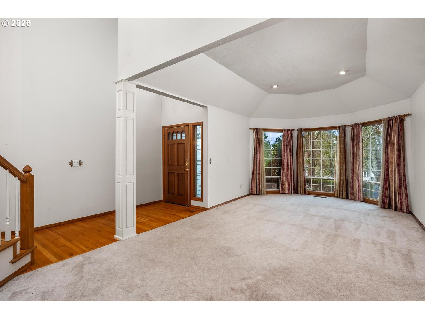 14155 Southwest 97th Place Portland, OR 97224 - Photo 5 of 40 Living Room/Entrance