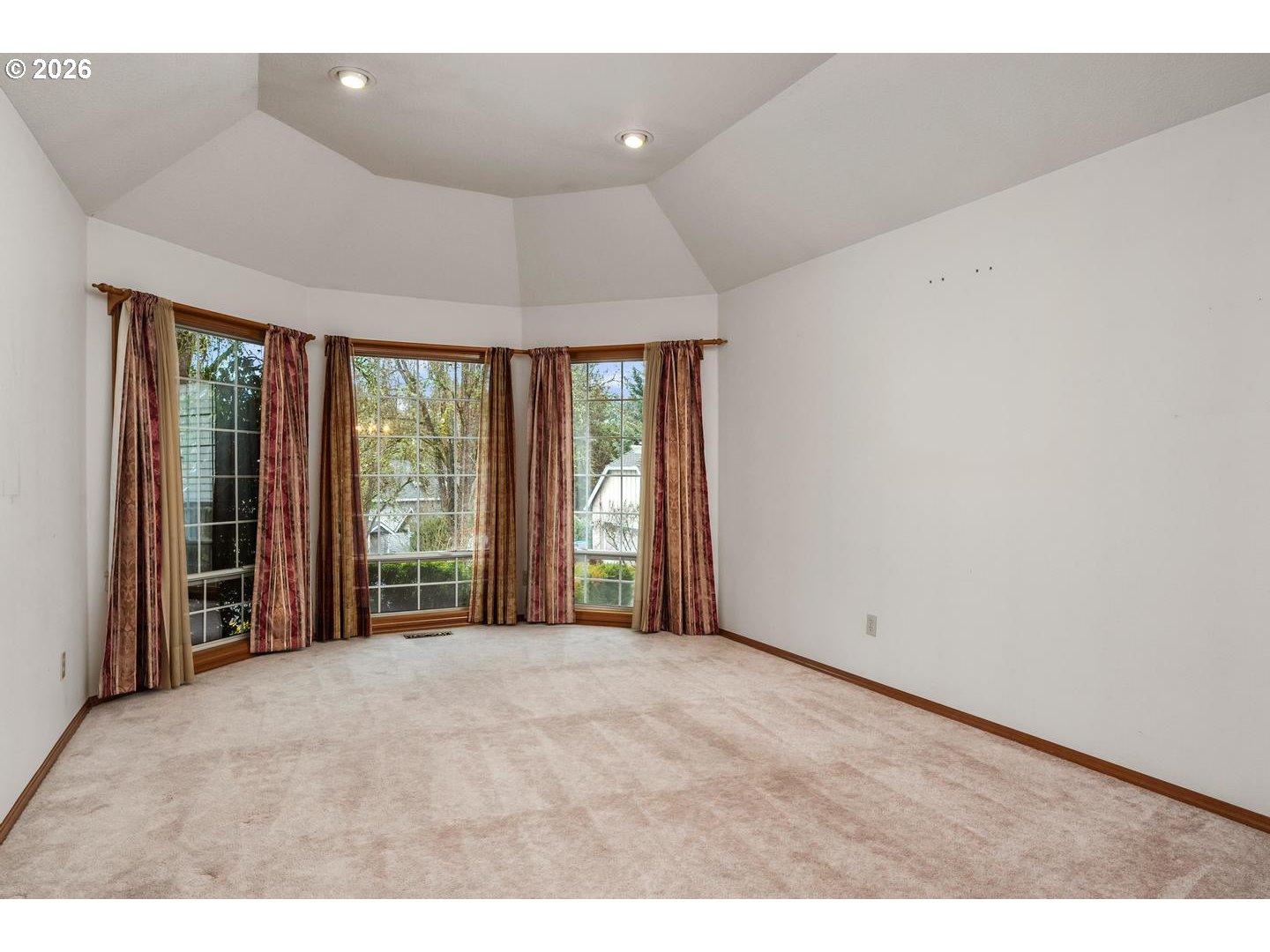 14155 Southwest 97th Place Portland, OR 97224 - Photo 7 of 40 Living Room