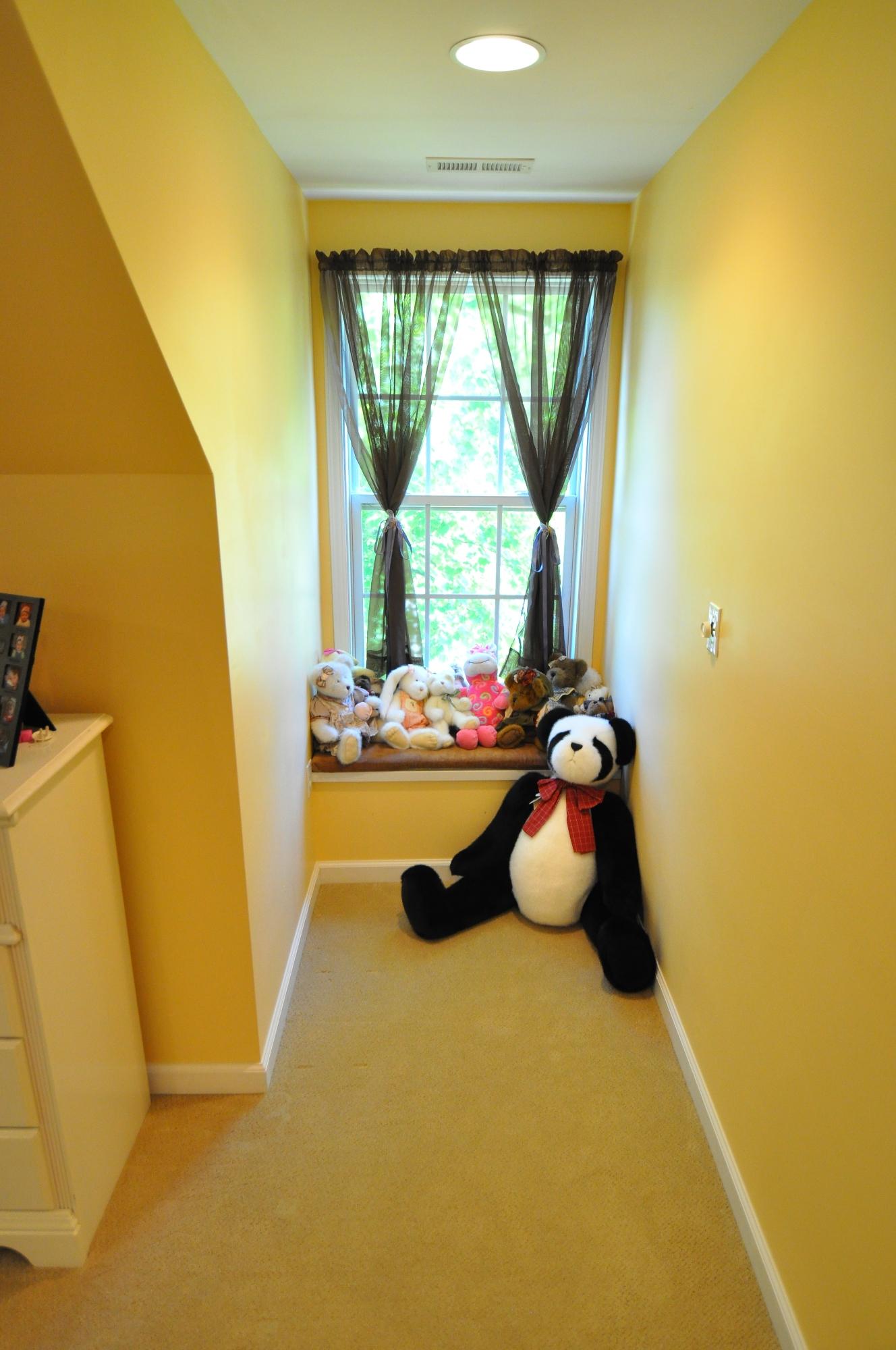 684 Mountain Valley Road Buchanan, VA 24066 - Photo 19 of 37 Bedroom Upper Window Seat