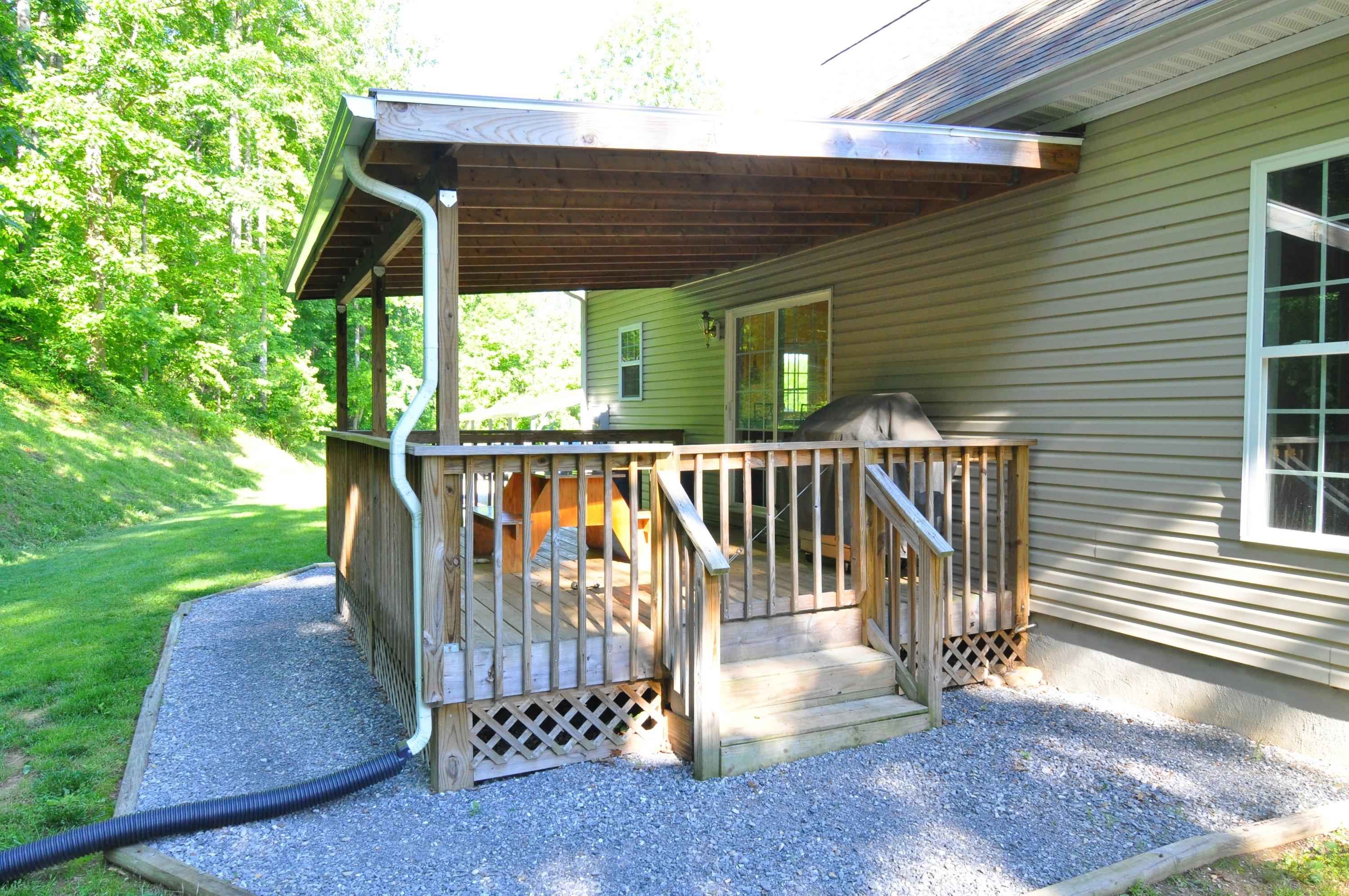 684 Mountain Valley Road Buchanan, VA 24066 - Photo 28 of 37 Covered Porch