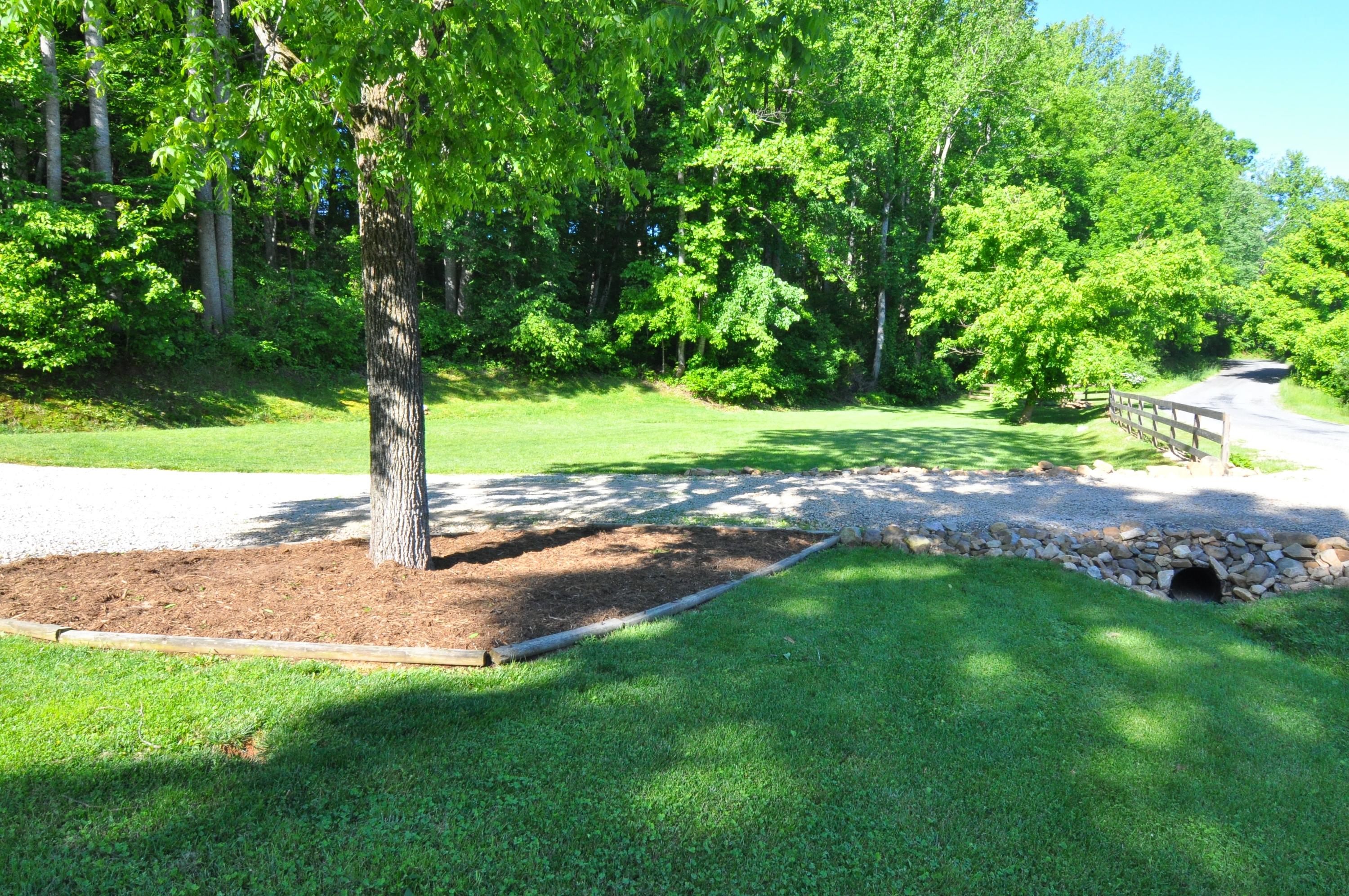 684 Mountain Valley Road Buchanan, VA 24066 - Photo 29 of 37 Driveway