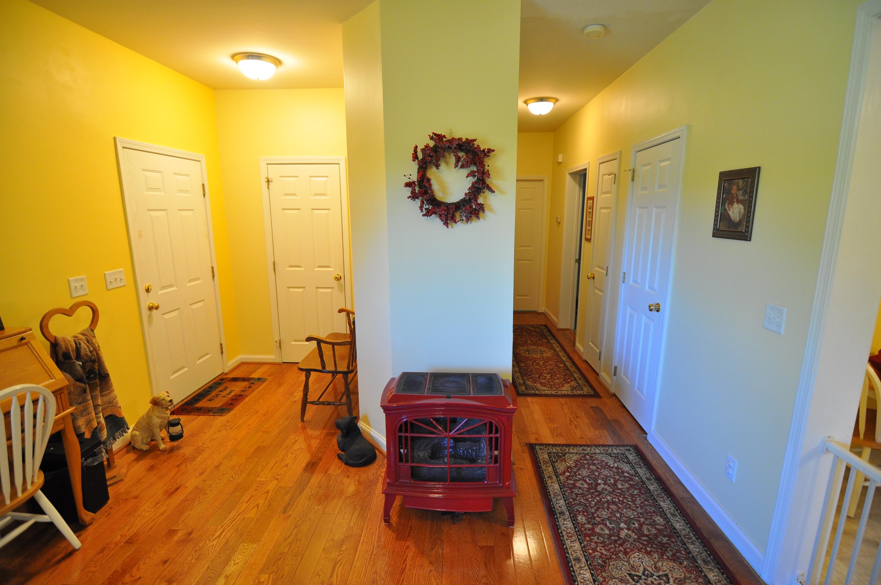 684 Mountain Valley Road Buchanan, VA 24066 - Photo 5 of 37 Foyer -Hallway View