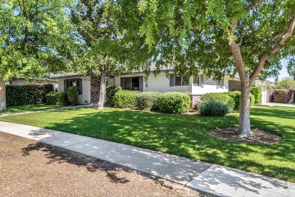 $430,000 | 6620 North Dearing Avenue, Fresno, CA 93710