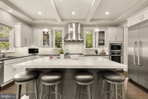 $2,750,000 | 3701-38 38th Street North, Arlington, VA 22207