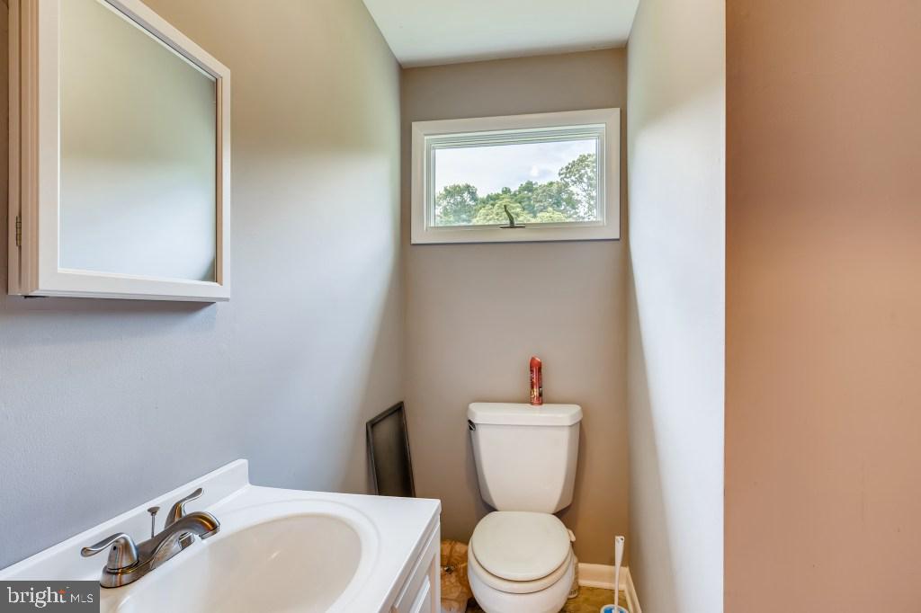 8446 Bussenius Road Pasadena, MD 21122 - Photo 11 of 33 Gallery Image 11