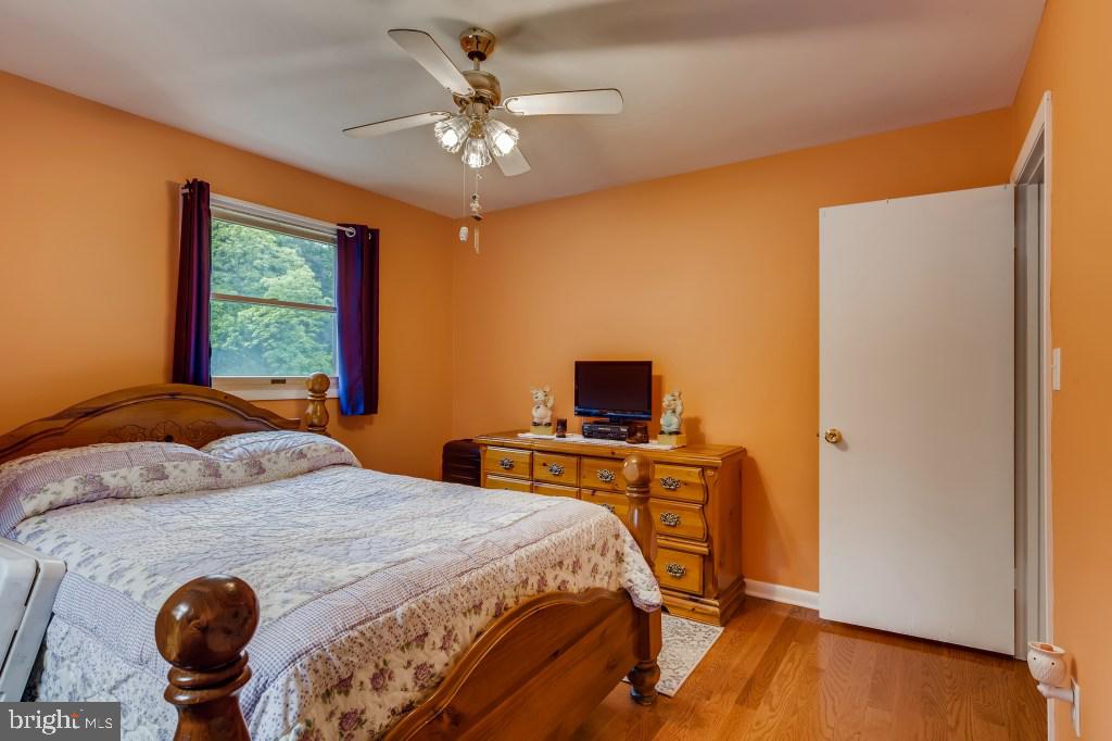 8446 Bussenius Road Pasadena, MD 21122 - Photo 14 of 33 Gallery Image 14