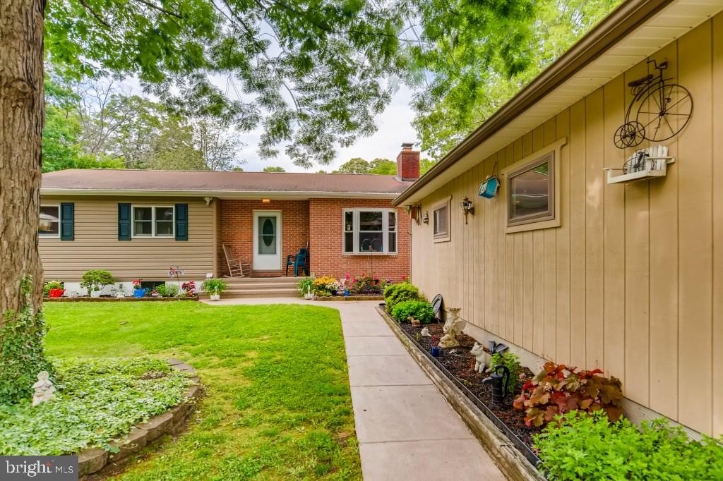 8446 Bussenius Road Pasadena, MD 21122 - Photo 3 of 33 Gallery Image 3