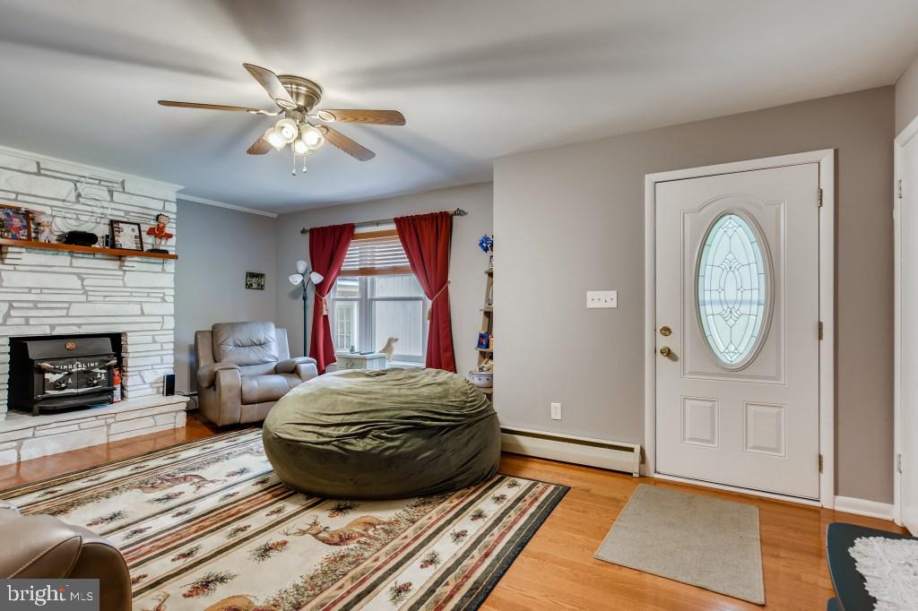 8446 Bussenius Road Pasadena, MD 21122 - Photo 5 of 33 Gallery Image 5