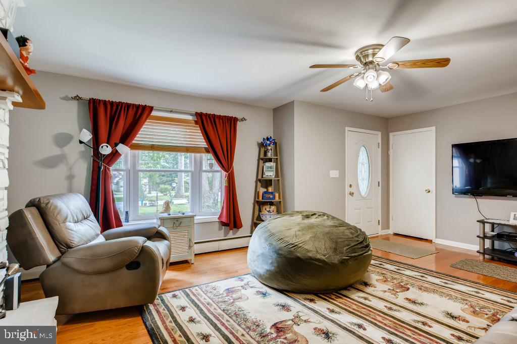 8446 Bussenius Road Pasadena, MD 21122 - Photo 6 of 33 Gallery Image 6