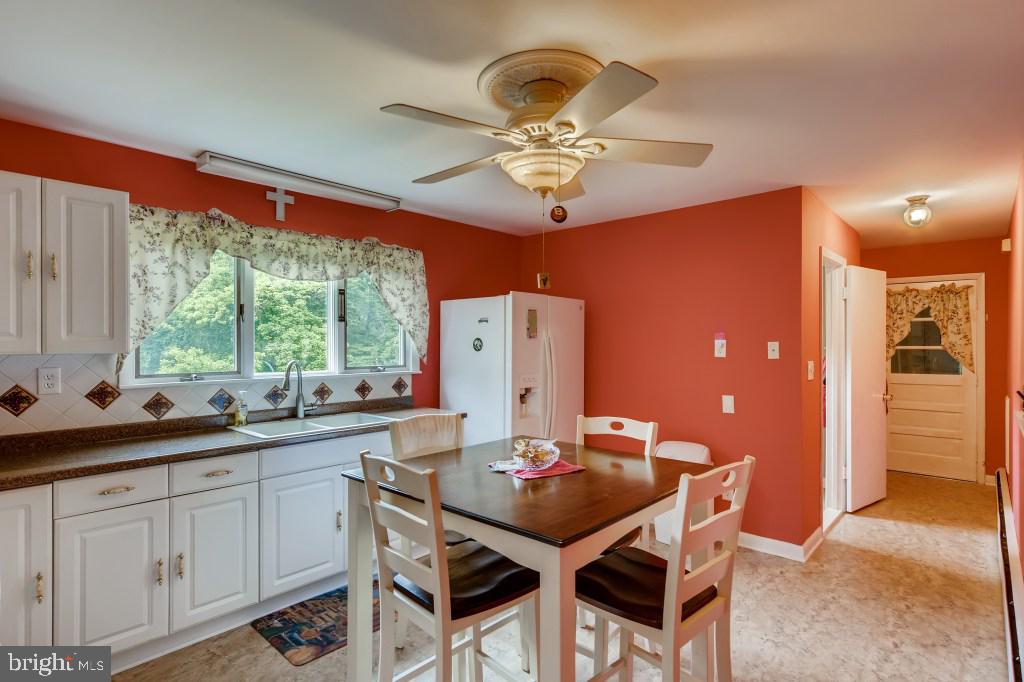 8446 Bussenius Road Pasadena, MD 21122 - Photo 8 of 33 Gallery Image 8