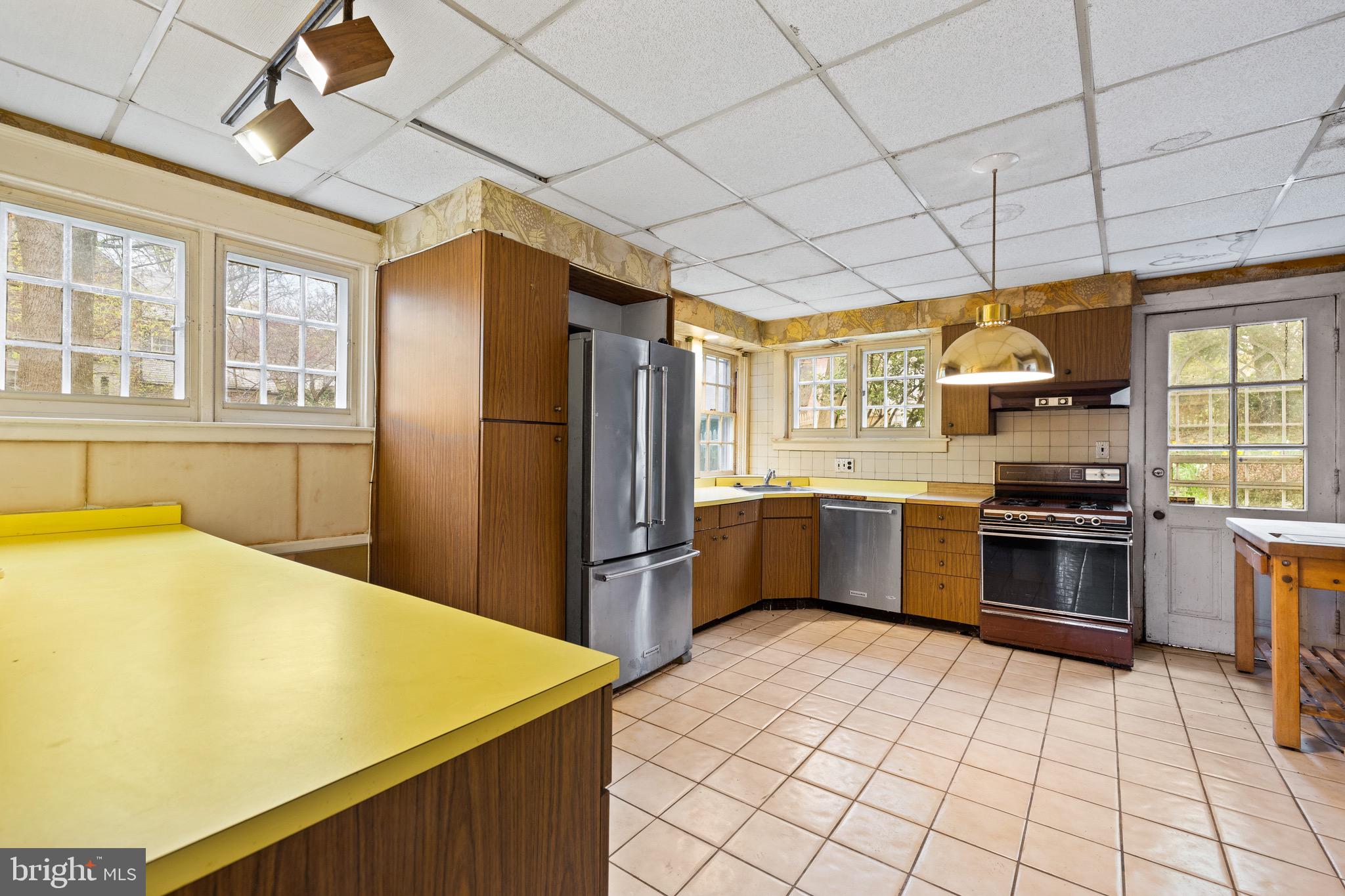 5207 Putney Way Baltimore, MD 21212 - Photo 15 of 65 Kitchen towards Backyard