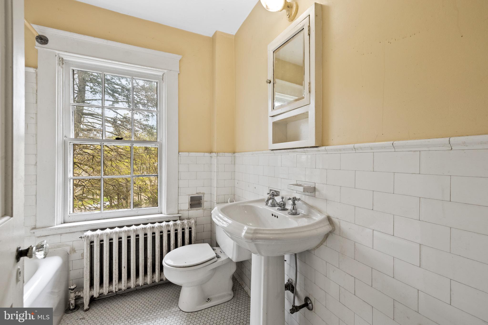 5207 Putney Way Baltimore, MD 21212 - Photo 29 of 65 Full Bath 2 (2nd Floor)