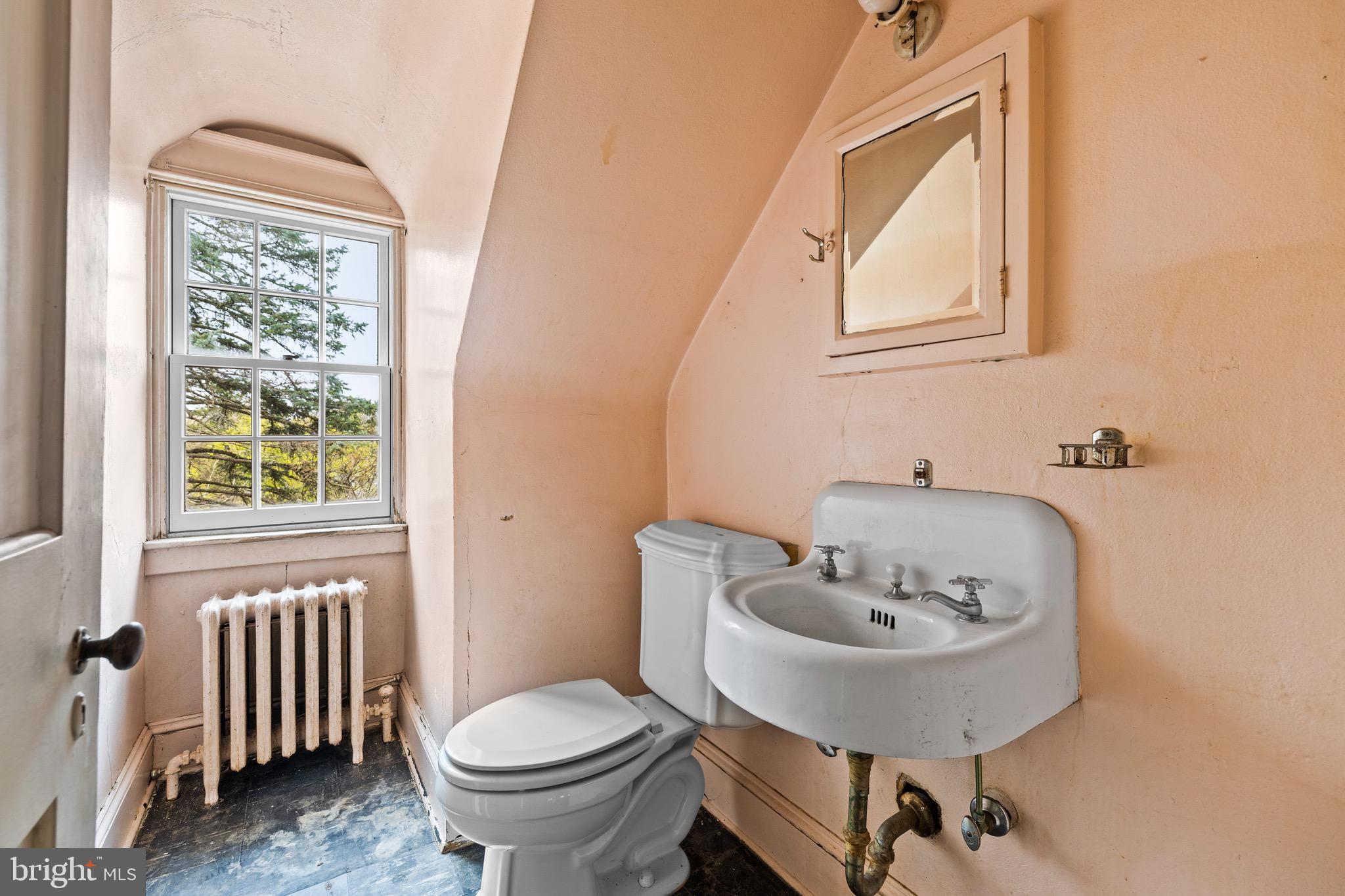 5207 Putney Way Baltimore, MD 21212 - Photo 39 of 65 Full Bath 3 (Third Floor)