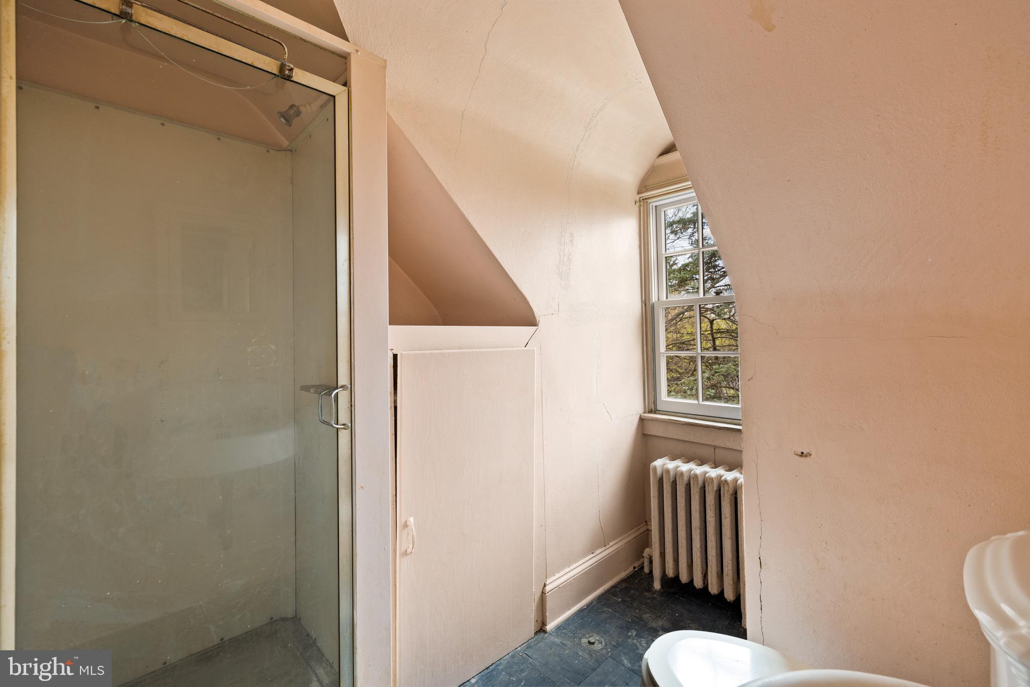 5207 Putney Way Baltimore, MD 21212 - Photo 40 of 65 Full Bath 3 (Third Floor)