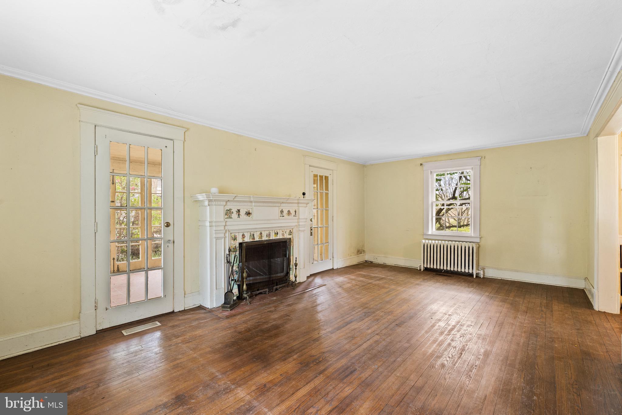 5207 Putney Way Baltimore, MD 21212 - Photo 5 of 65 Living Room towards Sunroom