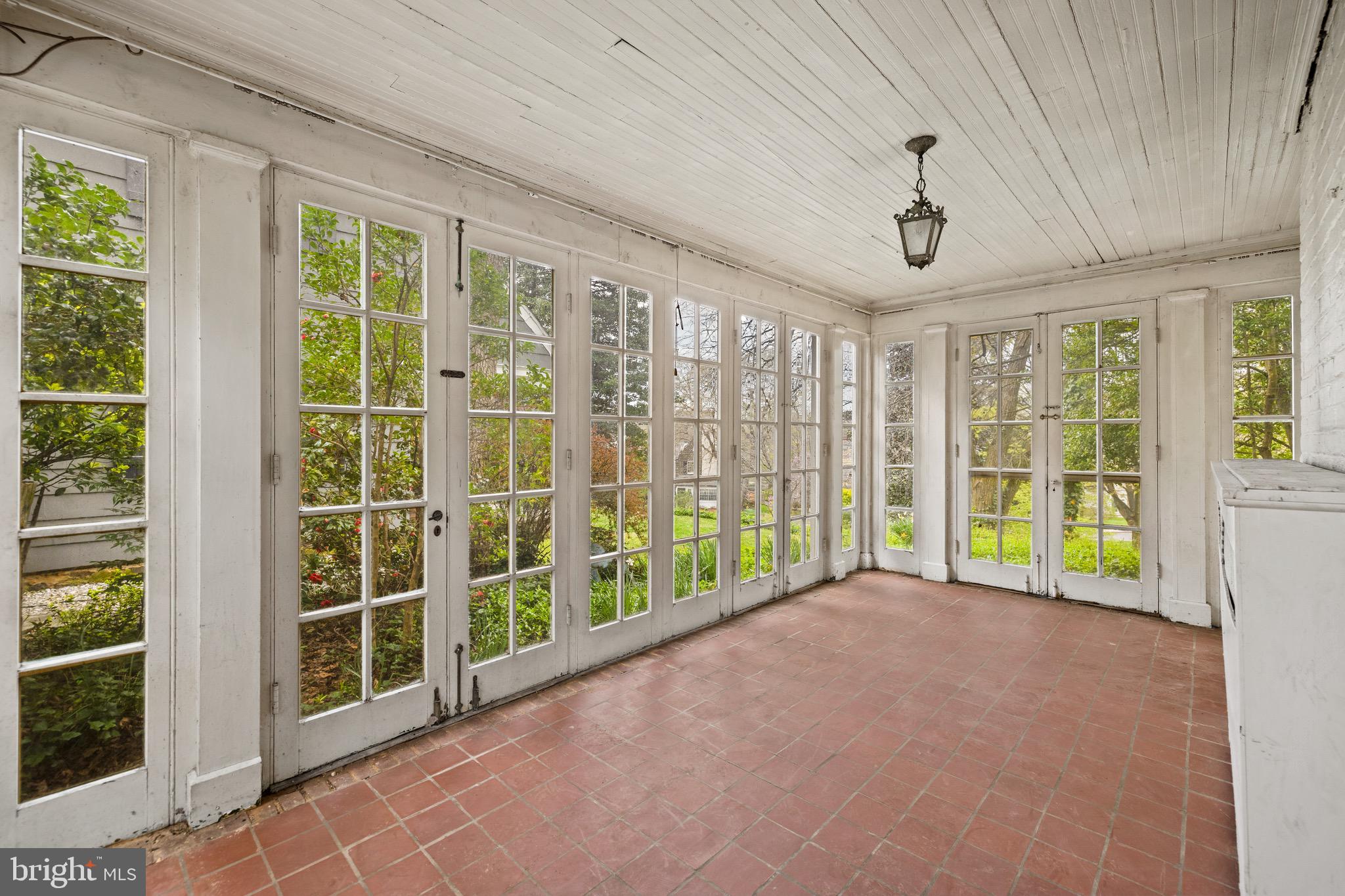 5207 Putney Way Baltimore, MD 21212 - Photo 7 of 65 Sunroom off Livingroom