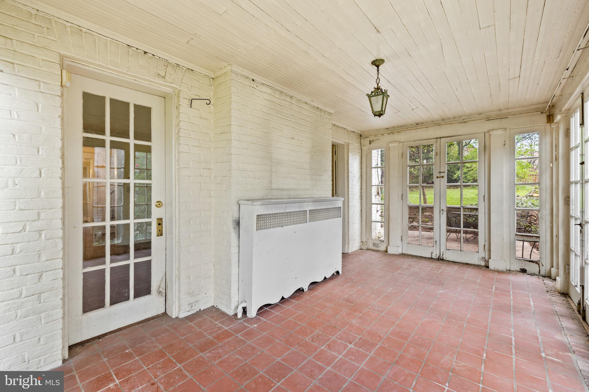 5207 Putney Way Baltimore, MD 21212 - Photo 9 of 65 Sunroom off Livingroom