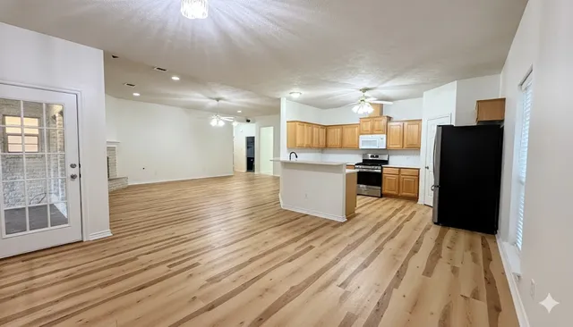 $2,500 | 1502 Bluefield Court, College Station, TX 77845