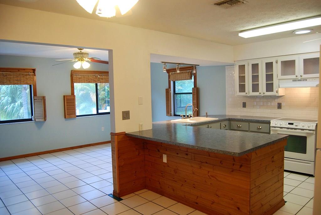 8205 Kenwood Road Fort Pierce, FL 34951 - Photo 5 of 22 Gallery Image 5
