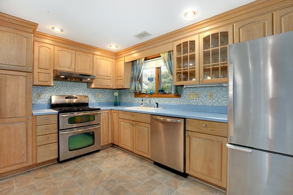 29 Colgate Road Beverly, MA 01915 - Photo 8 of 23 Gallery Image 8
