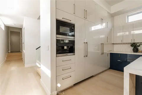 $3,300,000 | 664 Rosecrans Avenue, Manhattan Beach, CA 90266