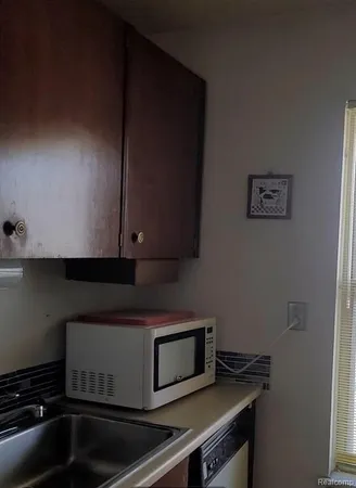 $89,900 | 22140 Dante Street, Unit 209, Oak Park, MI 48237