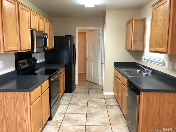 $1,500 | 10403 Crystal View, Universal City, TX 78148