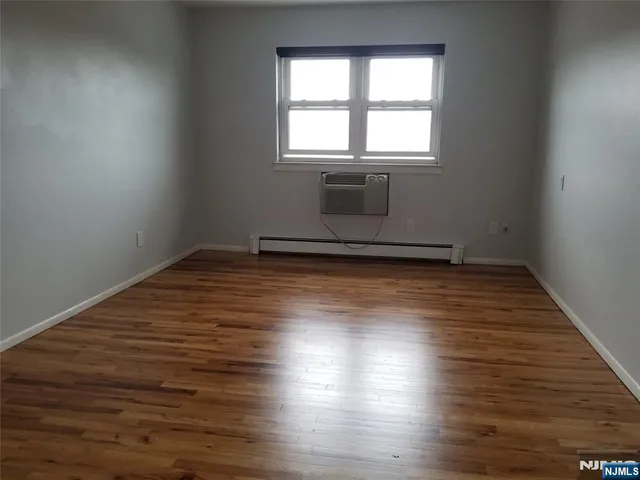 $1,900 | 39-05 Broadway, Fair Lawn, NJ 07410