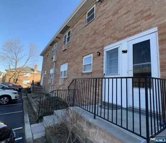 $1,900 | 39-05 Broadway, Fair Lawn, NJ 07410