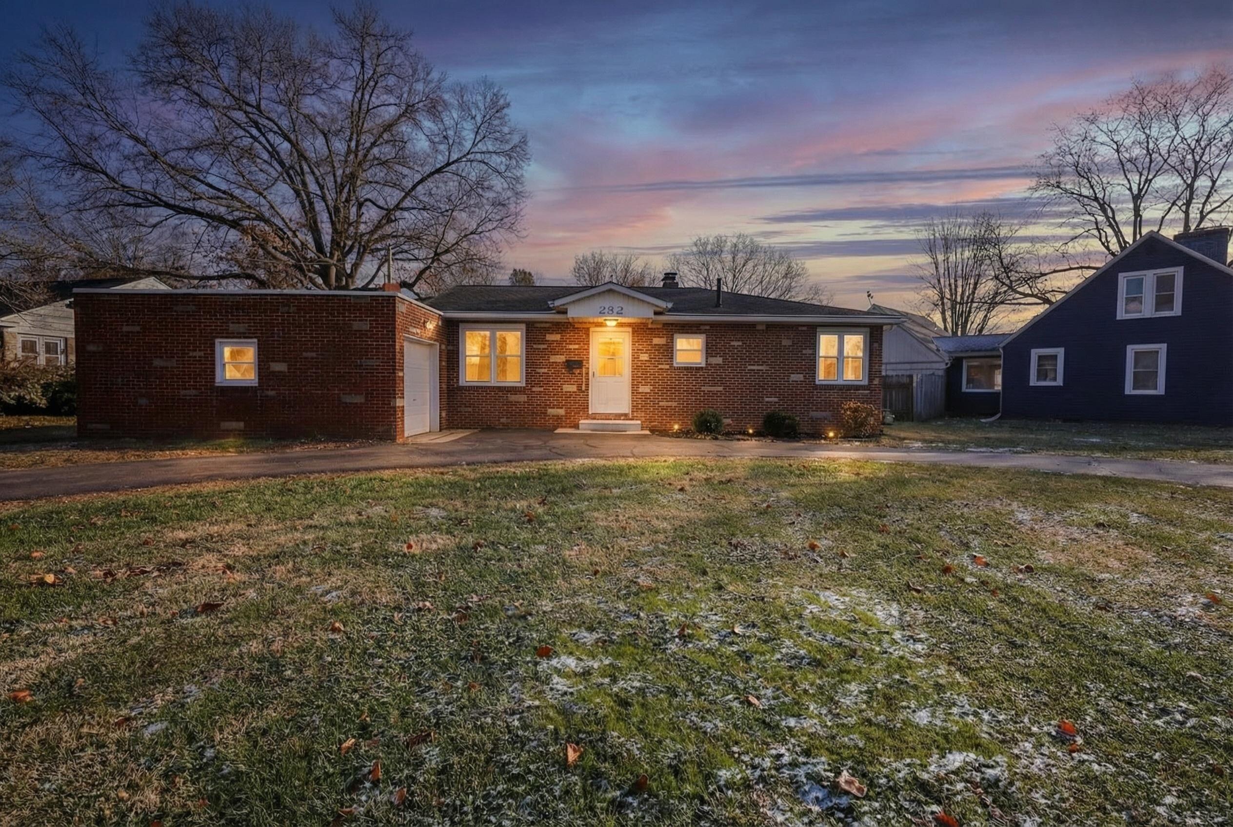 262 South Quentin Road Newark, OH 43055 - Photo 1 of 37 Exterior View - Twilight