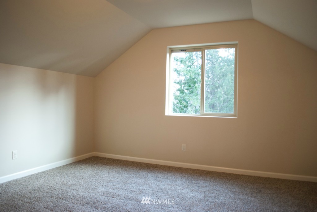 3102 Pine Road Northeast Bremerton, WA 98310 - Photo 9 of 10 Gallery Image 9