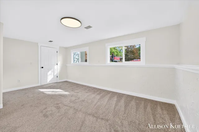 $378,000 | 6905 Maple Avenue, Jenison, MI 49428