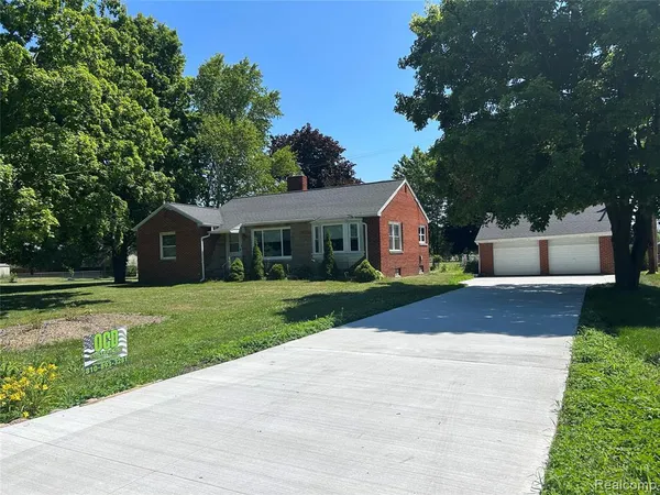 $399,900 | 11039 Torrey Road, Fenton, MI 48430