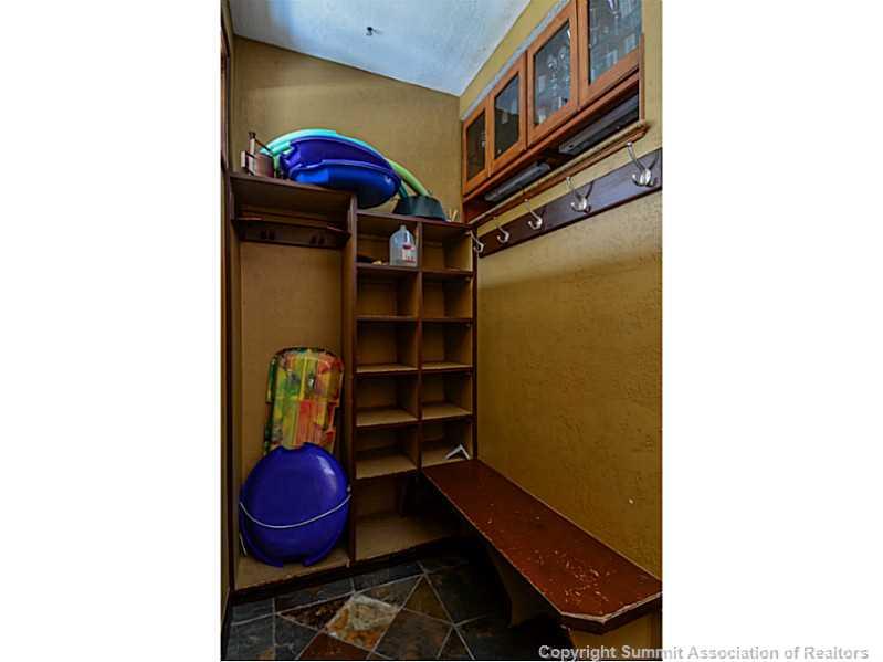 820 Columbine Road, Unit 16B Breckenridge, CO 80424 - Photo 19 of 23 a bathroom with a sink and a mirror