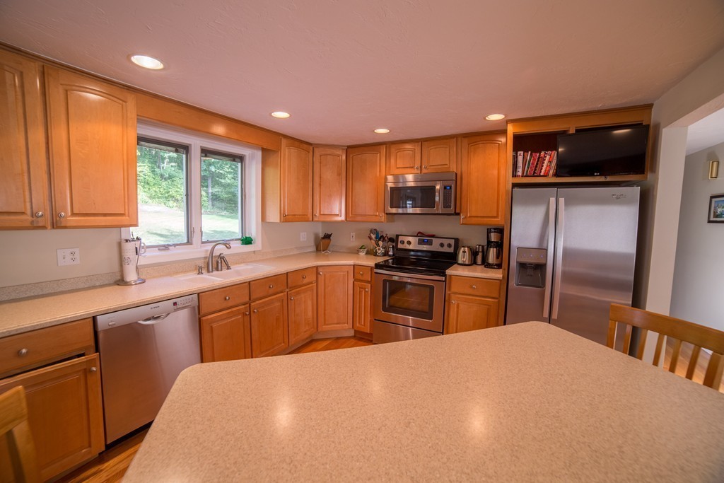 26 Tanglewood Road Sterling, MA 01564 - Photo 3 of 22