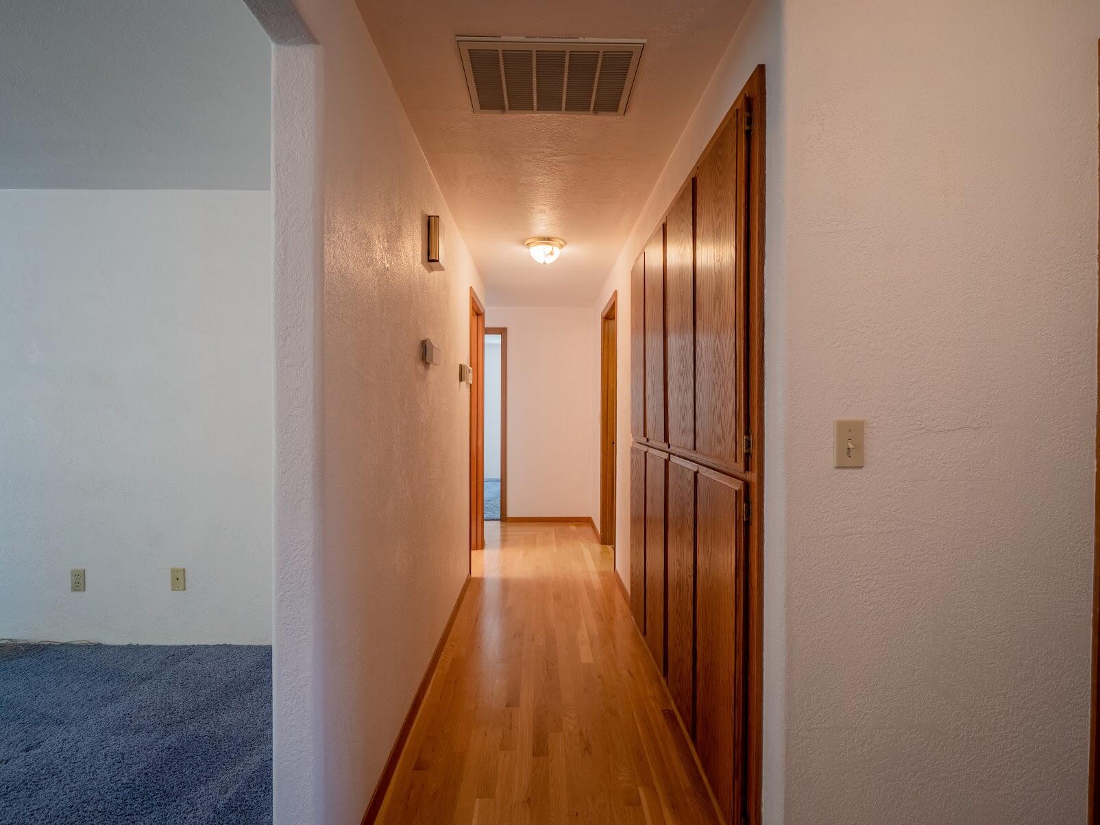 2629 Roberts Road Medford, OR 97504 - Photo 27 of 35 Hall 1