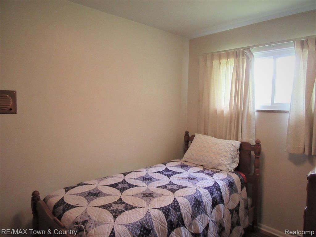 6036 Flushing Road Flushing, MI 48433 - Photo 16 of 21