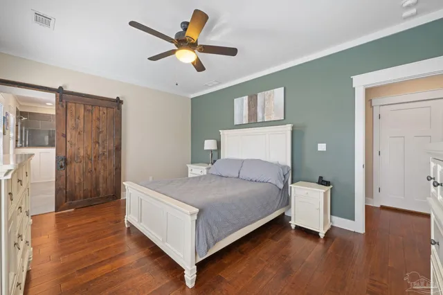 a en suite bathroom with a sink and a mirror