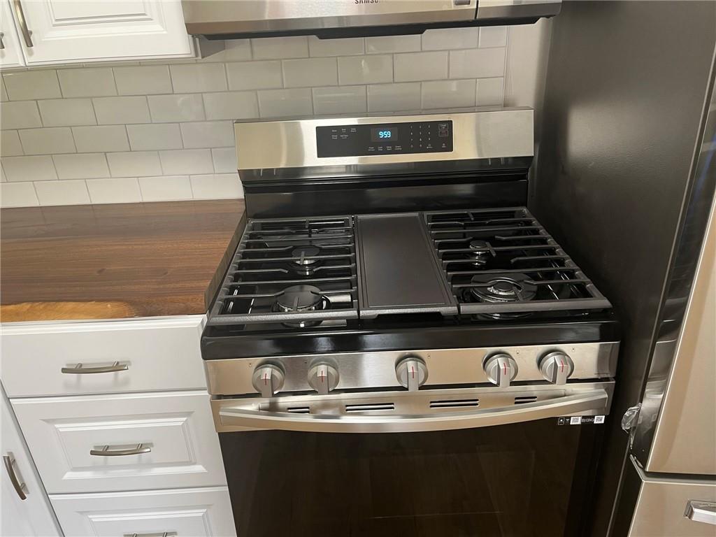 1466 Cathell Road Pittsburgh, PA 15236 - Photo 10 of 32 a close view of stove