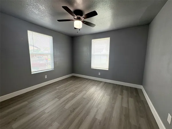 $1,250 | 405 North Erskine Street, Angleton, TX 77515