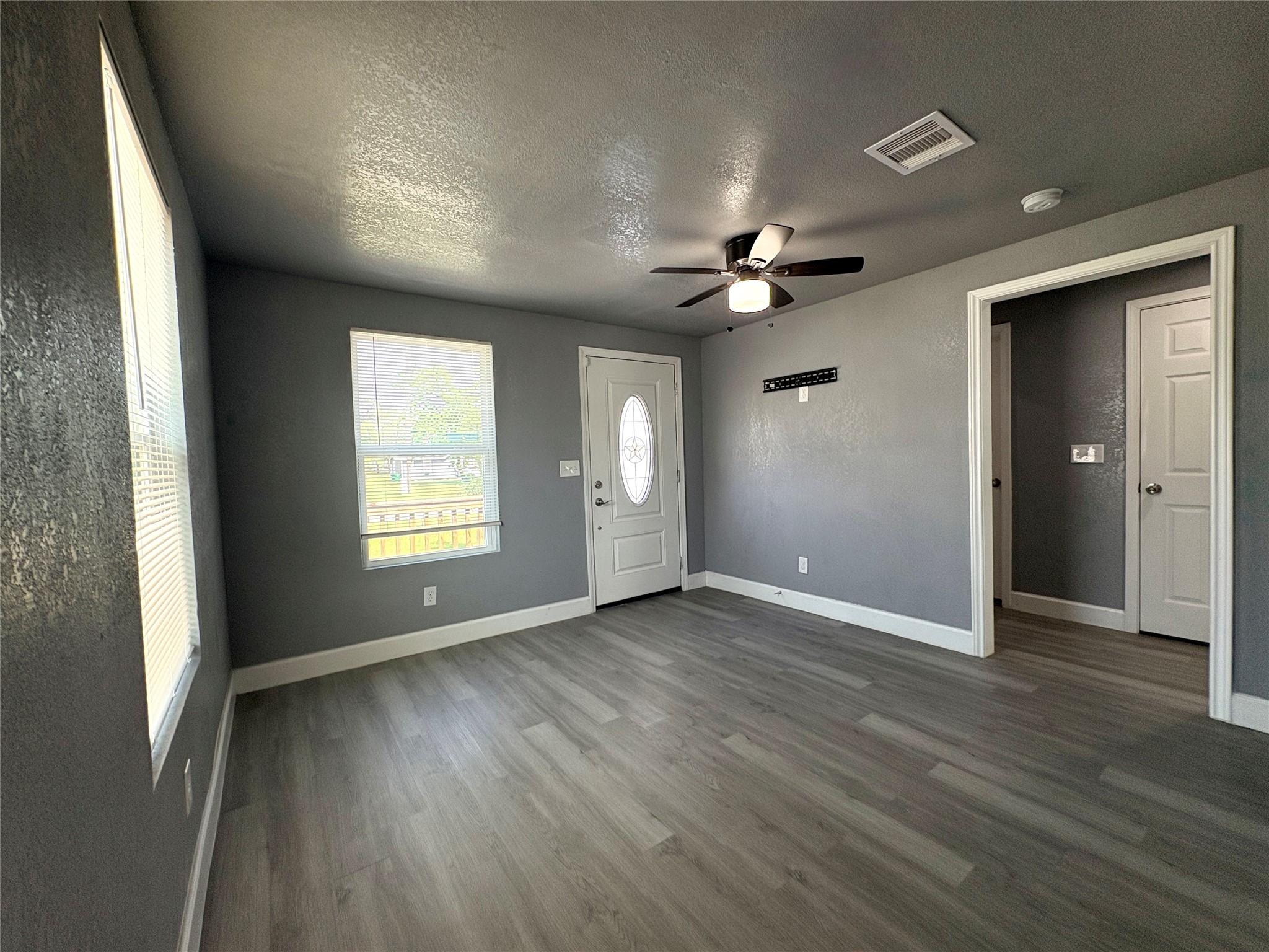 405 North Erskine Street Angleton, TX 77515 - Photo 3 of 13
