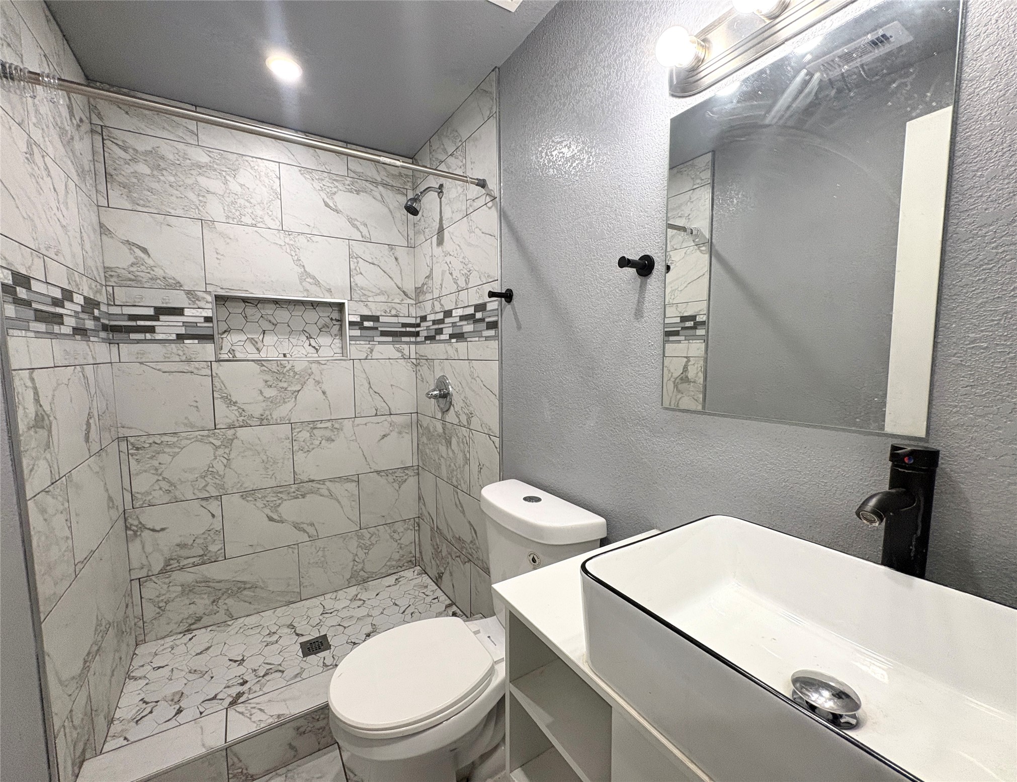 405 North Erskine Street Angleton, TX 77515 - Photo 8 of 13