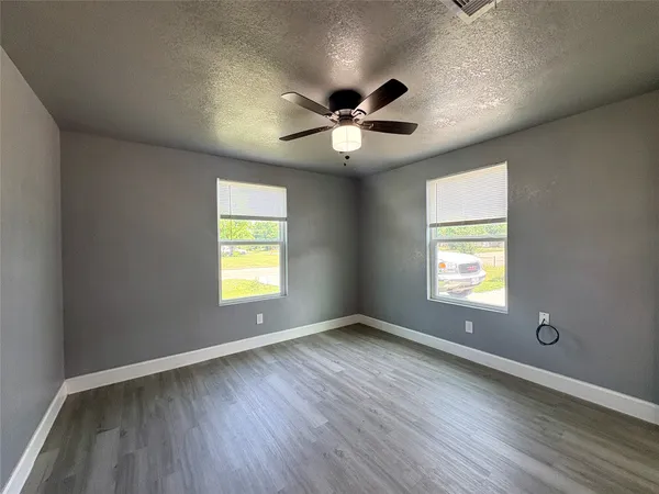 $1,250 | 405 North Erskine Street, Angleton, TX 77515