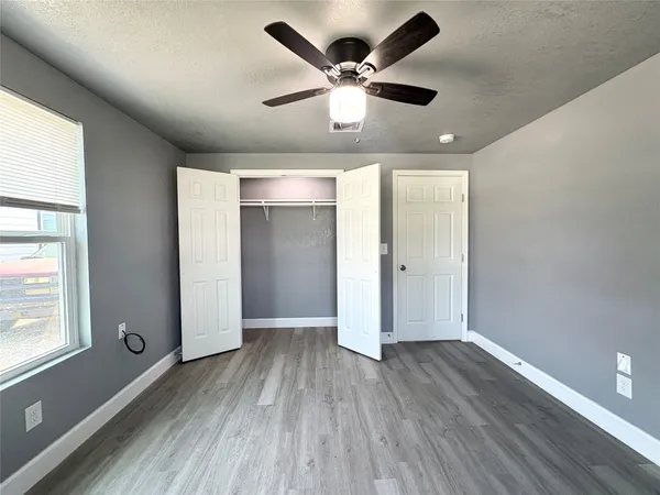 $1,250 | 405 North Erskine Street, Angleton, TX 77515