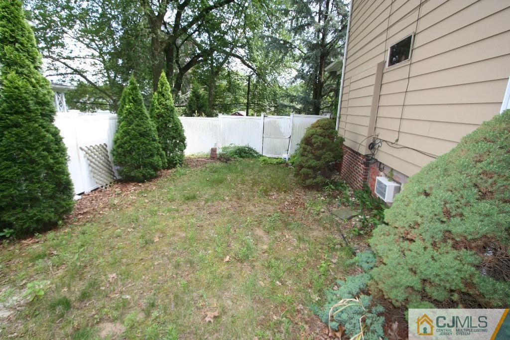 5 Washington Road Sayreville, NJ 08859 - Photo 19 of 20 a backyard of a house with lots of green space